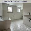 Bad mit Wanne und Dusche