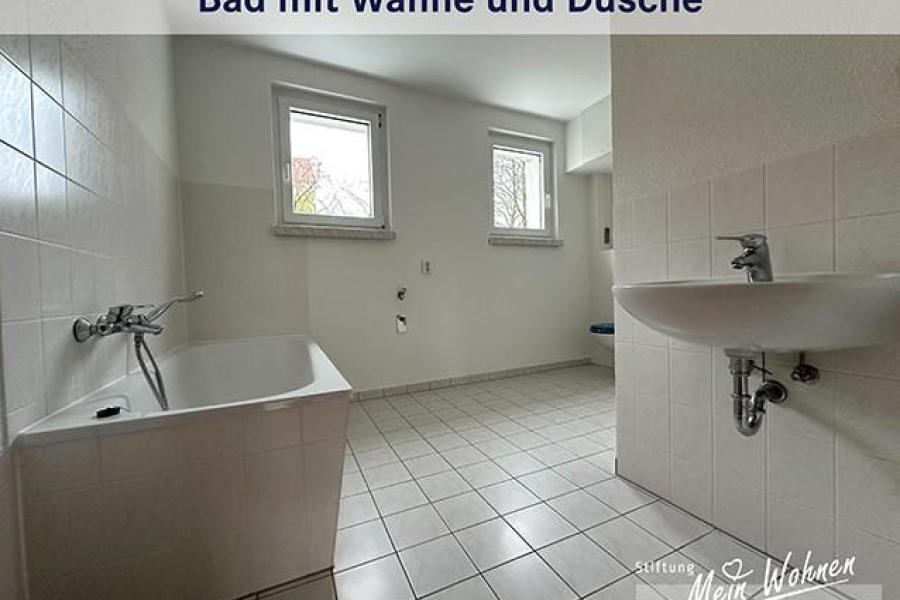 Bad mit Wanne und Dusche