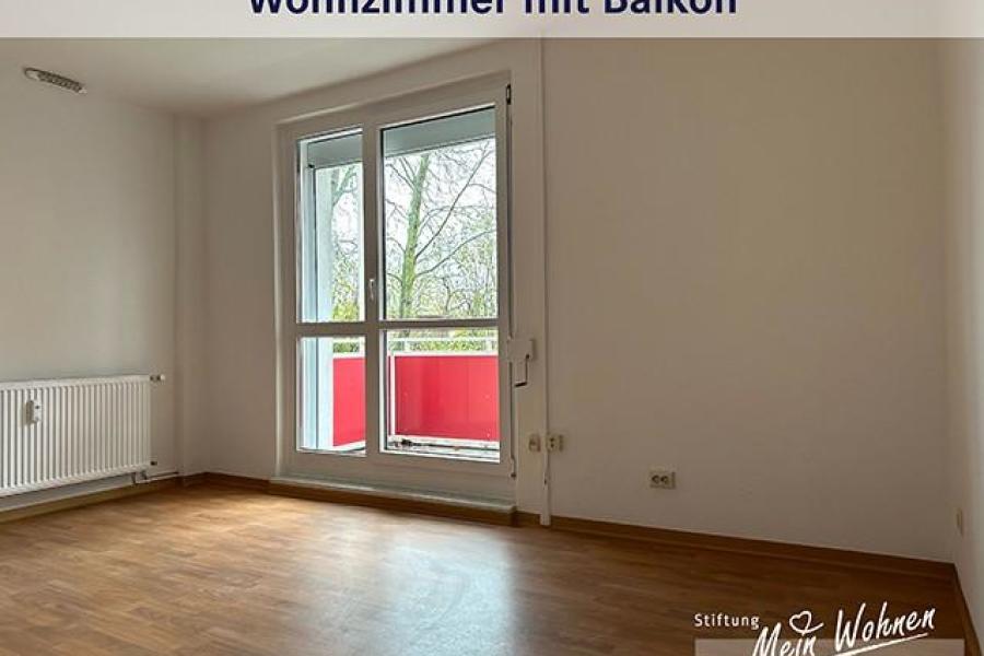 Wohnzimmer mit Balkon