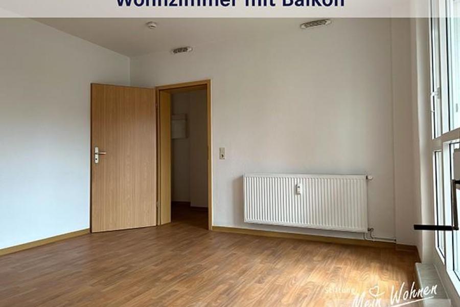 Wohnzimmer mit Balkon